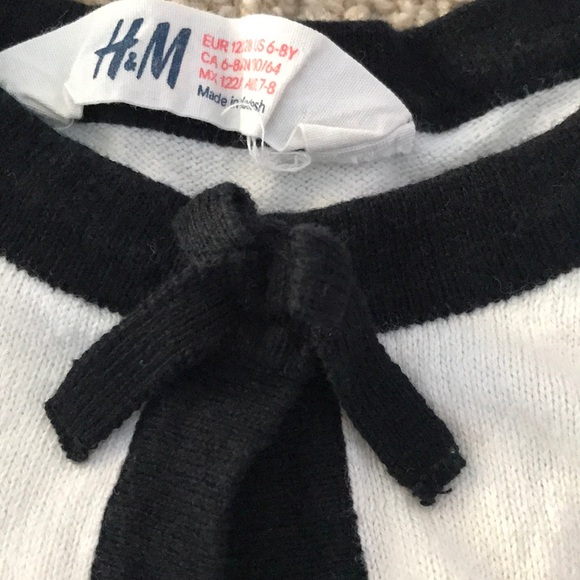 H&M white shrug with black trim sweater 1 button - Picture 3 of 4